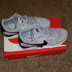 Like New Nike Air Pegasus Women's Sneakers